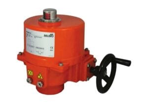 Električni aktuator za ventile sa ručnim točkom i zaštitnim metalnim kućištem, namenjen za automatsku regulaciju protoka u HVAC sistemima