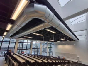 Sintra Mix-Ind instalacije u prostranoj sali za predavanja